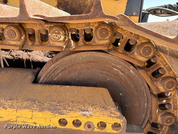 image for item DV8617 2007 John Deere 700J xlt dozer
