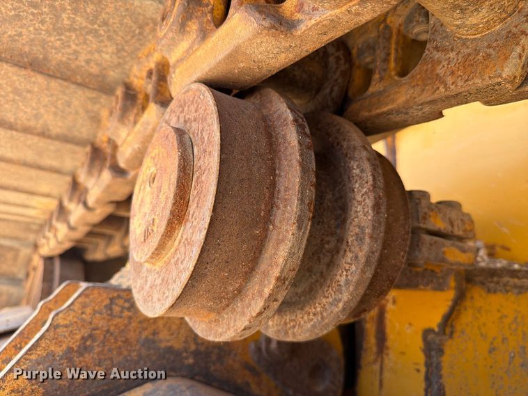 image for item DV8617 2007 John Deere 700J xlt dozer