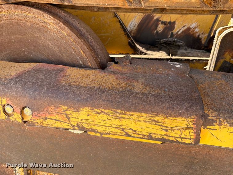 image for item DV8617 2007 John Deere 700J xlt dozer