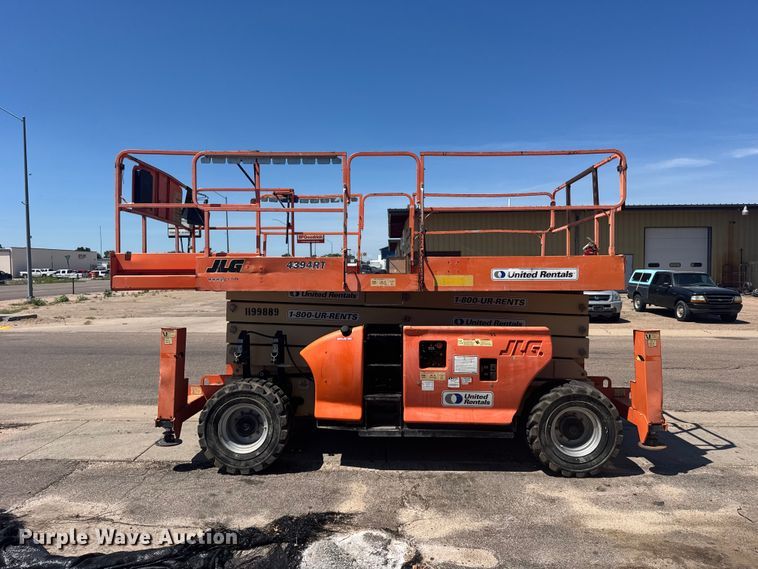 image for item DY3226 JLG 4394RT scissor lift