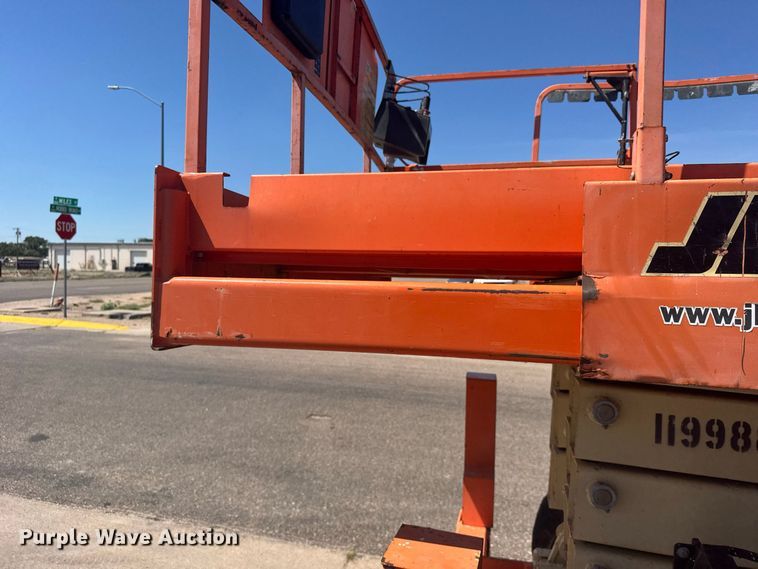 image for item DY3226 JLG 4394RT scissor lift
