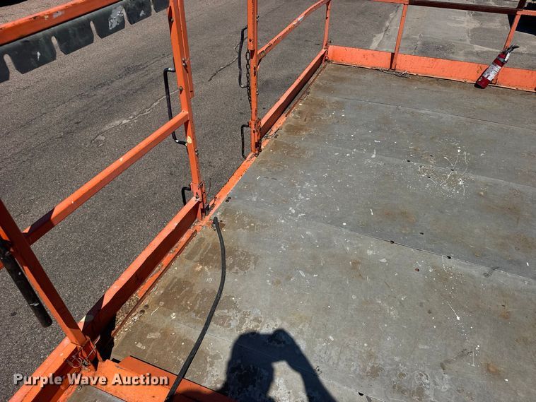 image for item DY3226 JLG 4394RT scissor lift