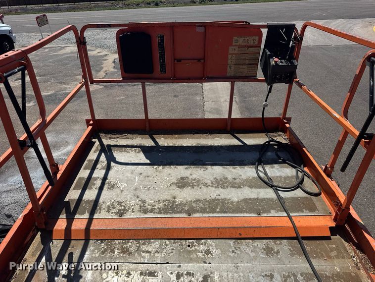 image for item DY3226 JLG 4394RT scissor lift