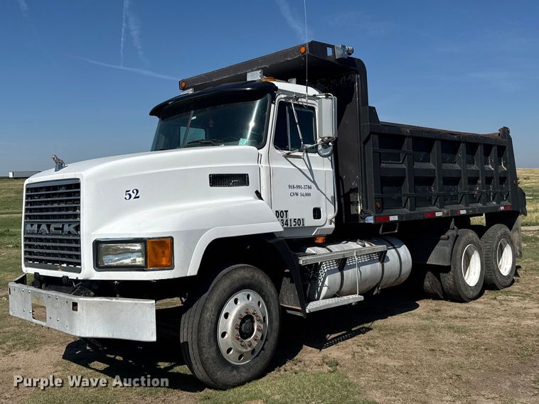 image for item DY3253 1997 Mack CH613 dump truck