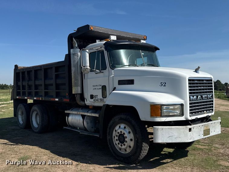image for item DY3253 1997 Mack CH613 dump truck