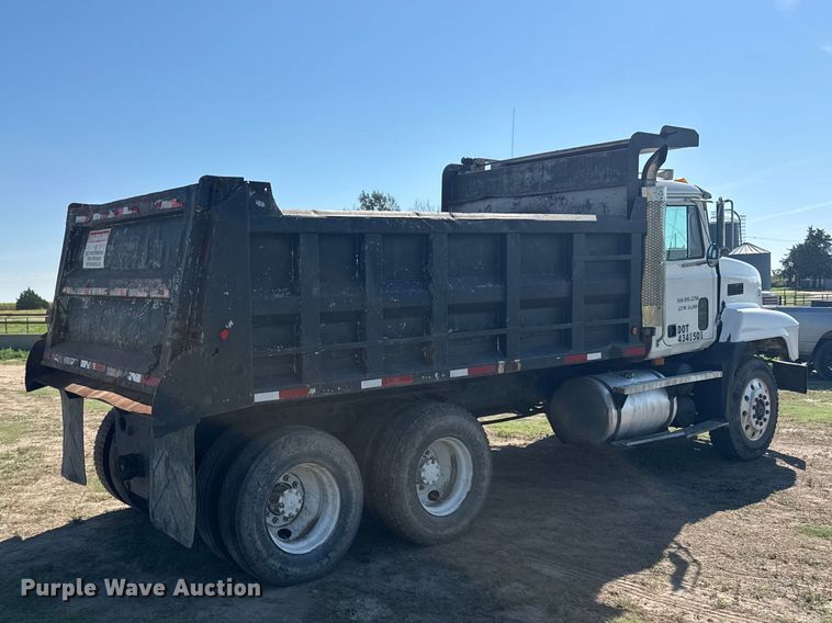 image for item DY3253 1997 Mack CH613 dump truck