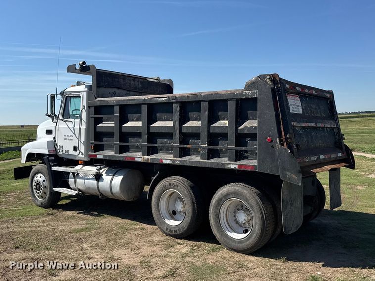 image for item DY3253 1997 Mack CH613 dump truck