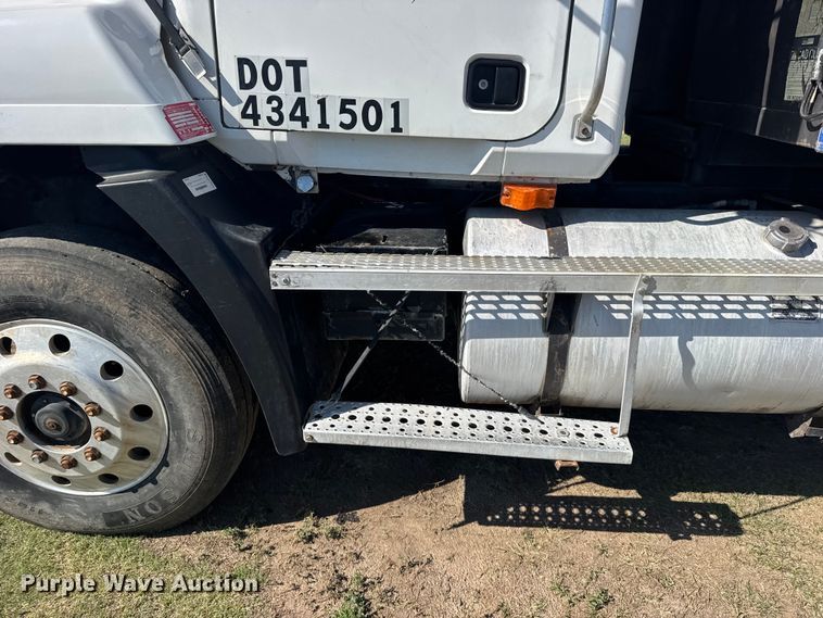 image for item DY3253 1997 Mack CH613 dump truck