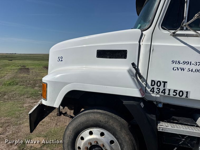 image for item DY3253 1997 Mack CH613 dump truck