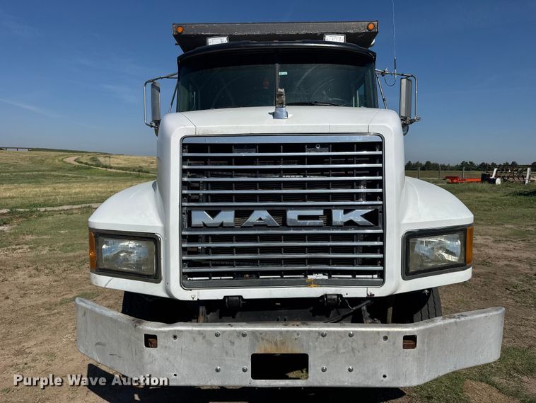 image for item DY3253 1997 Mack CH613 dump truck
