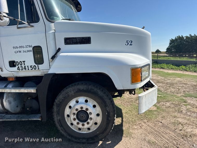 image for item DY3253 1997 Mack CH613 dump truck