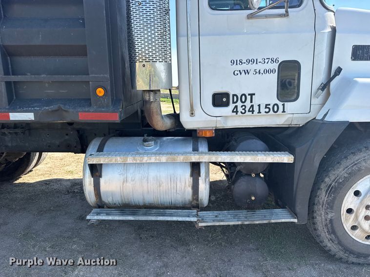 image for item DY3253 1997 Mack CH613 dump truck