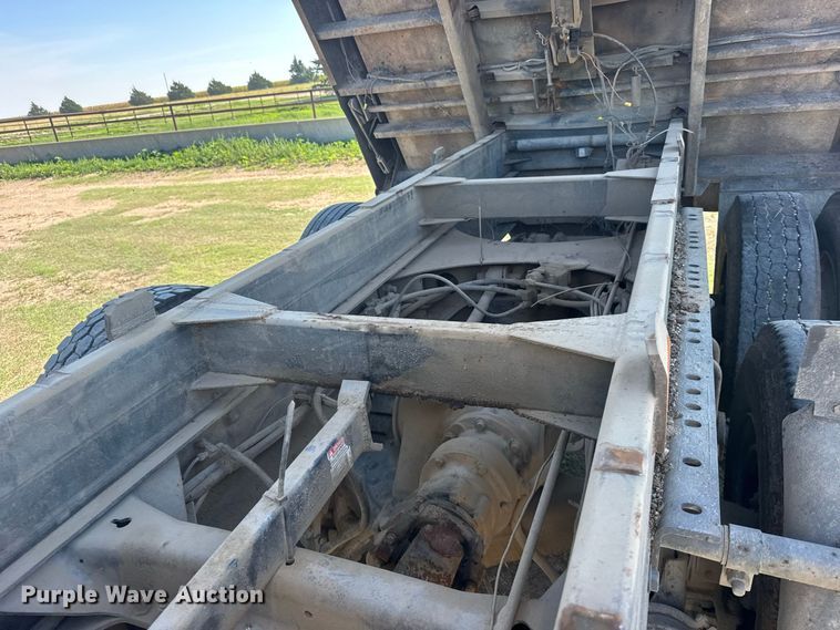 image for item DY3253 1997 Mack CH613 dump truck