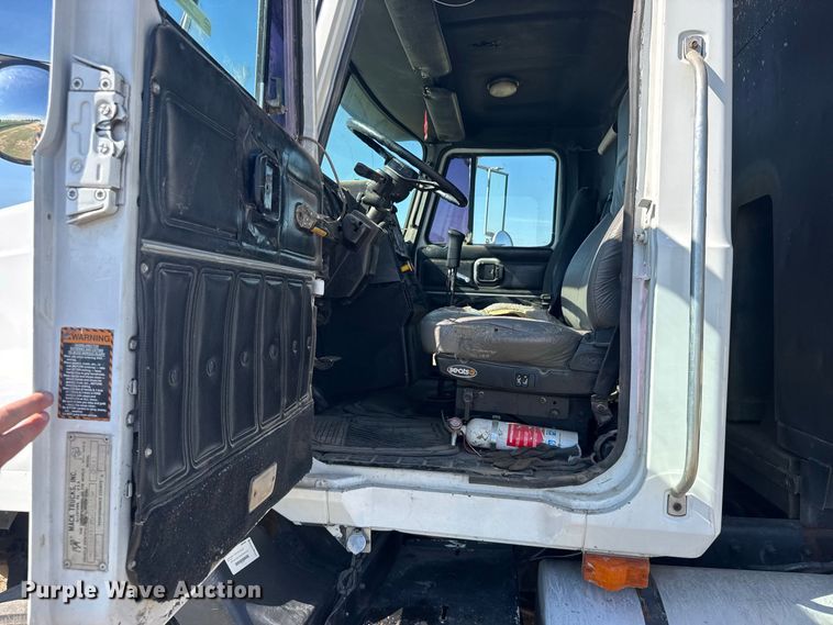 image for item DY3253 1997 Mack CH613 dump truck