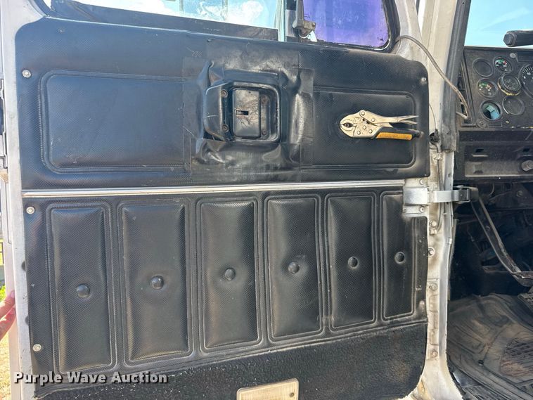image for item DY3253 1997 Mack CH613 dump truck