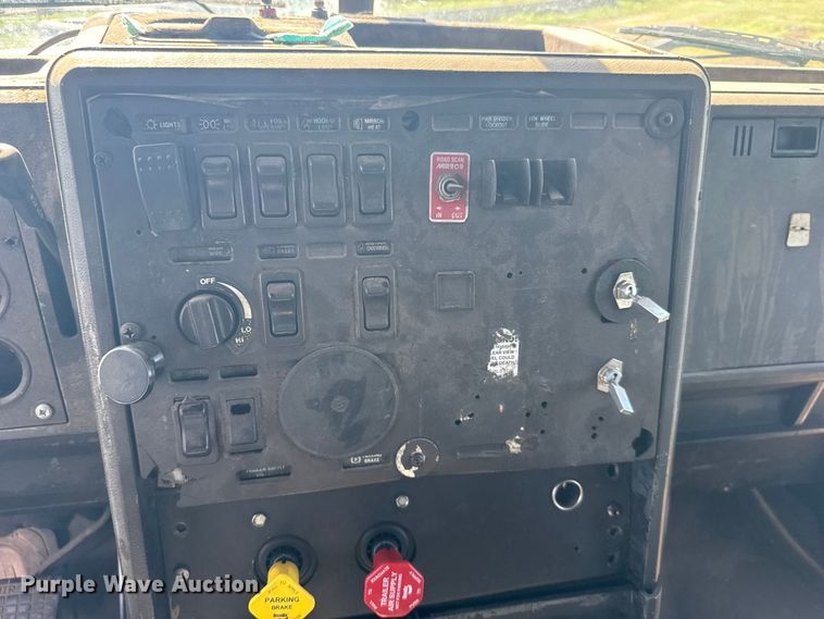 image for item DY3253 1997 Mack CH613 dump truck
