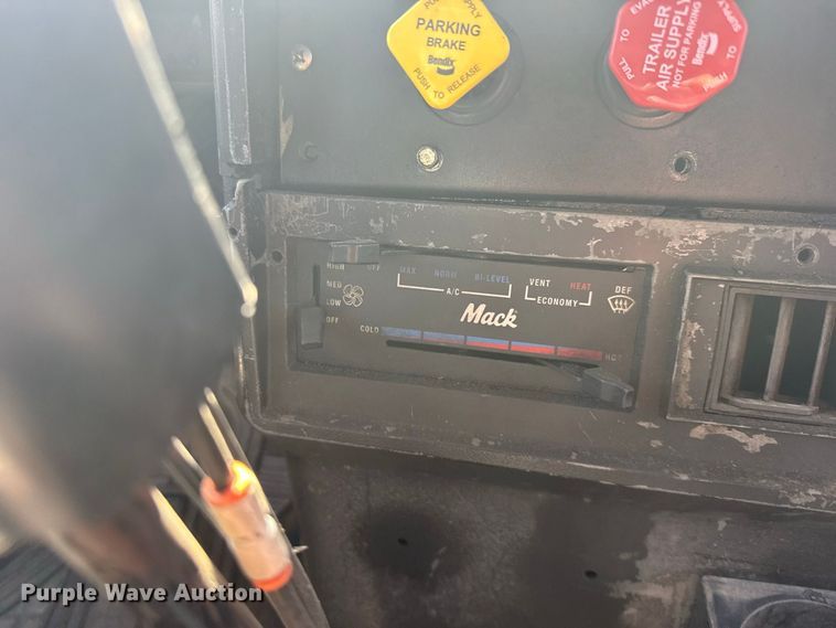 image for item DY3253 1997 Mack CH613 dump truck