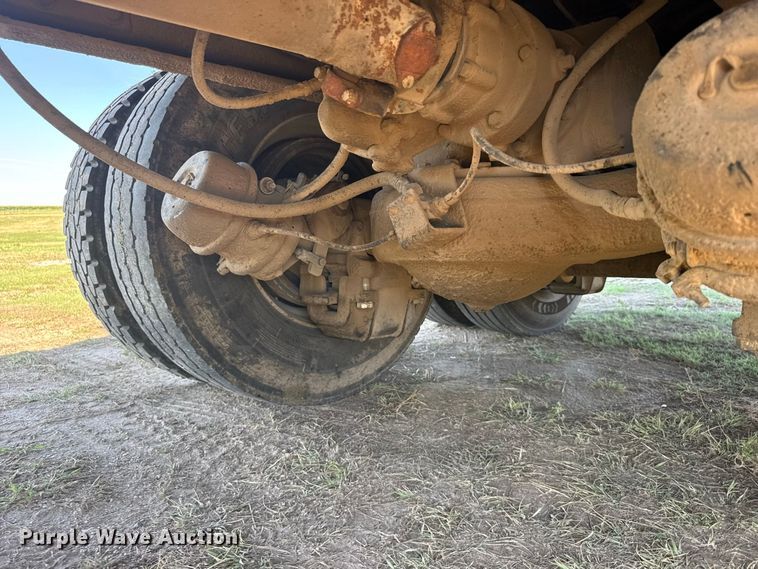image for item DY3253 1997 Mack CH613 dump truck