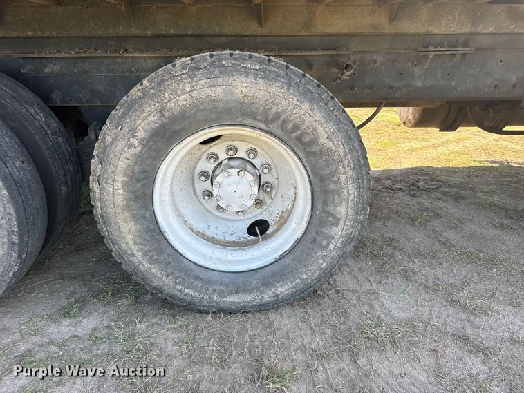 image for item DY3253 1997 Mack CH613 dump truck