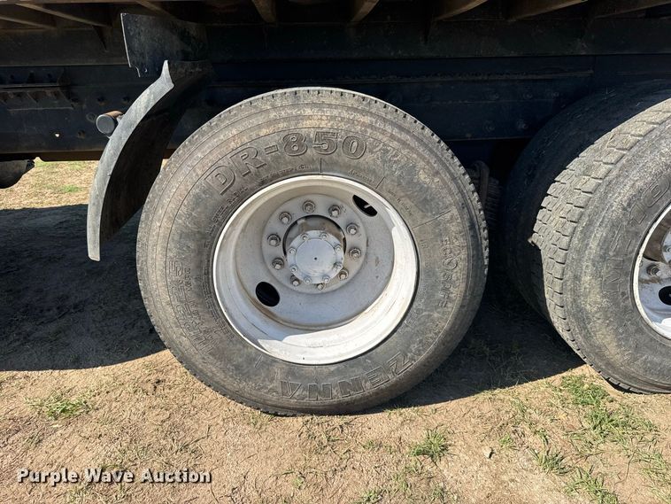 image for item DY3253 1997 Mack CH613 dump truck