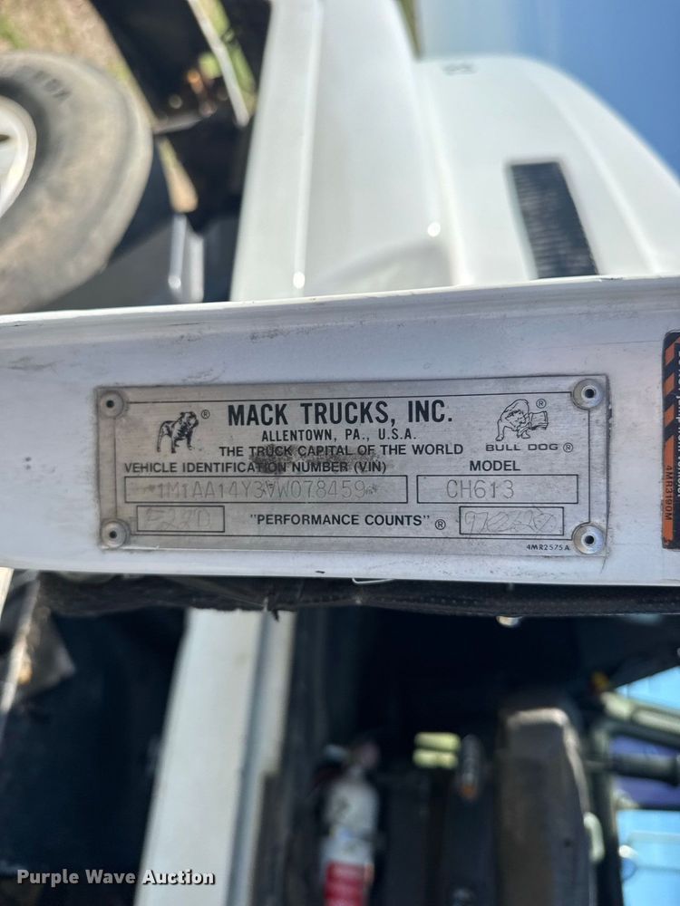 image for item DY3253 1997 Mack CH613 dump truck