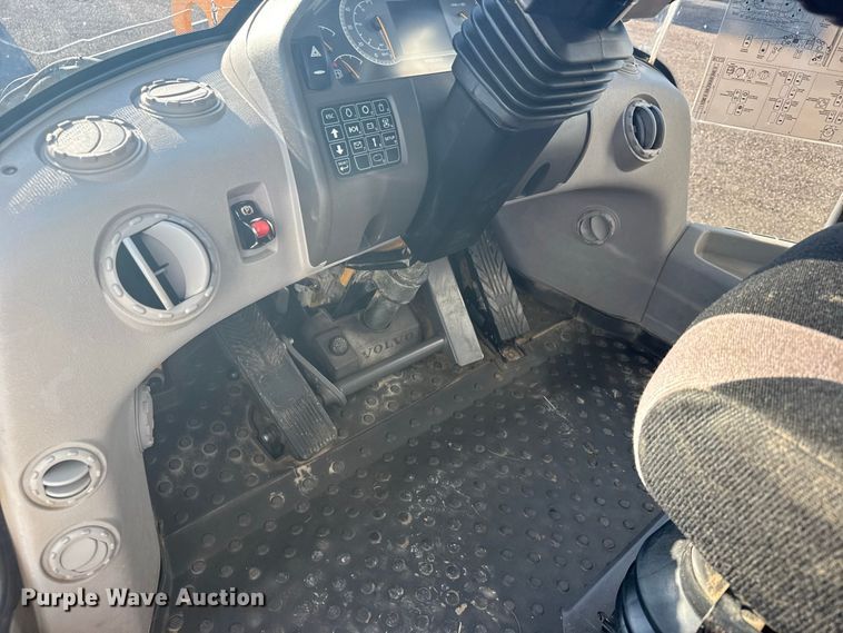 image for item DY3275 2018 Volvo L120H wheel loader