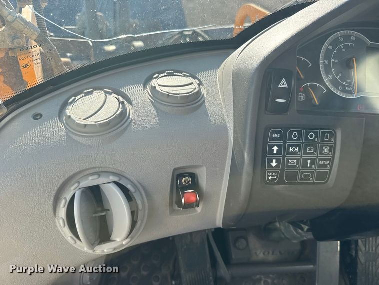 image for item DY3275 2018 Volvo L120H wheel loader