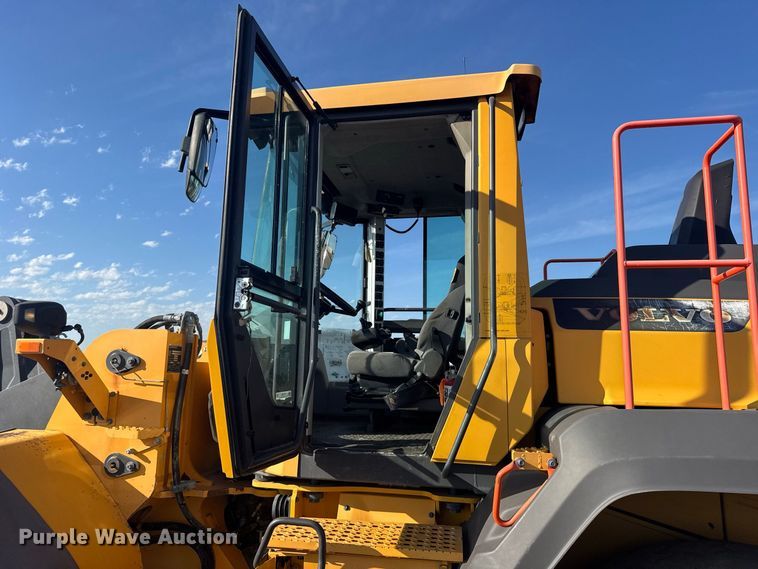 image for item DY3284 2018 Volvo L120H wheel loader