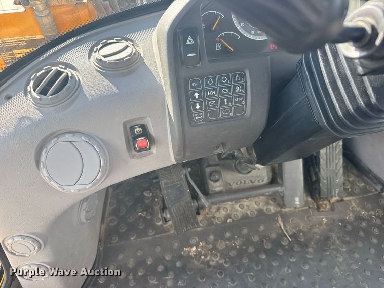 image for item DY3284 2018 Volvo L120H wheel loader