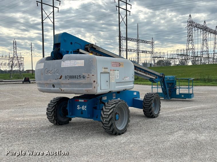 image for item DZ4636 2007 Genie S-65 boom lift