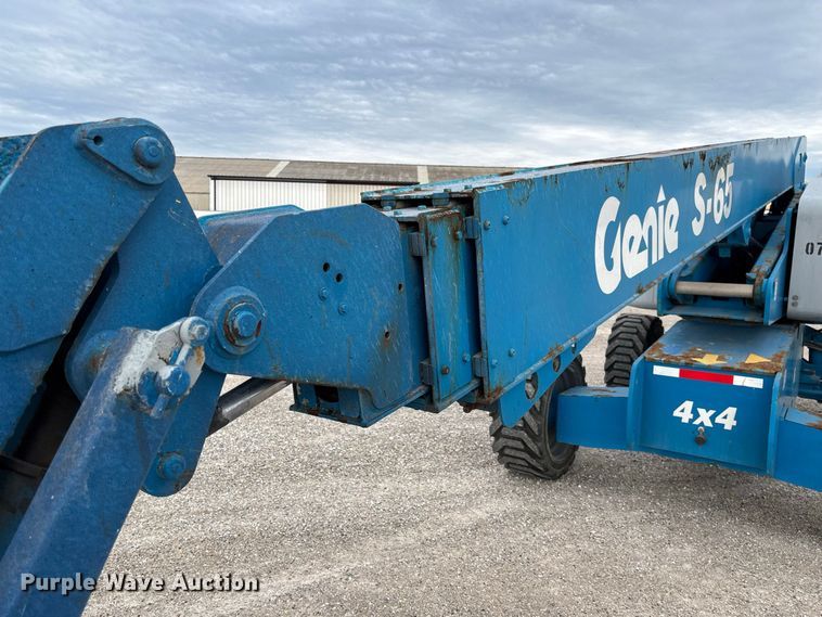 image for item DZ4636 2007 Genie S-65 boom lift