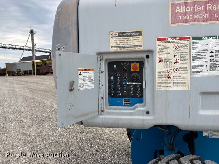image for item DZ4636 2007 Genie S-65 boom lift