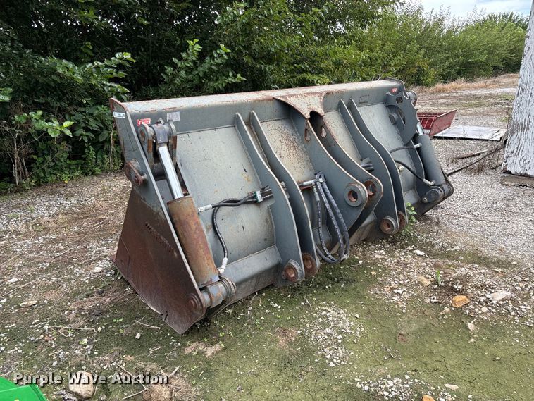 image for item DZ4637 Martin 4-in-1 wheel loader bucket