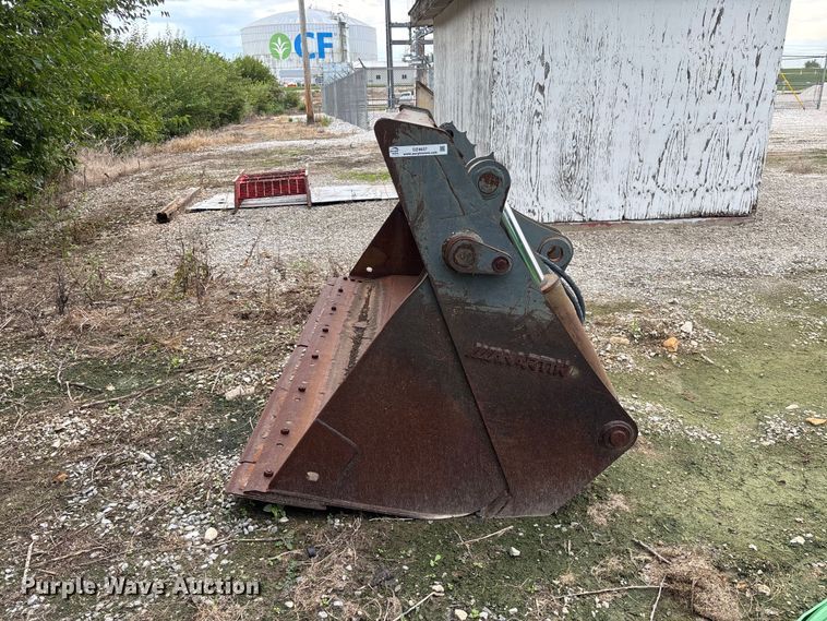 image for item DZ4637 Martin 4-in-1 wheel loader bucket