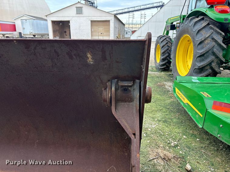 image for item DZ4637 Martin 4-in-1 wheel loader bucket