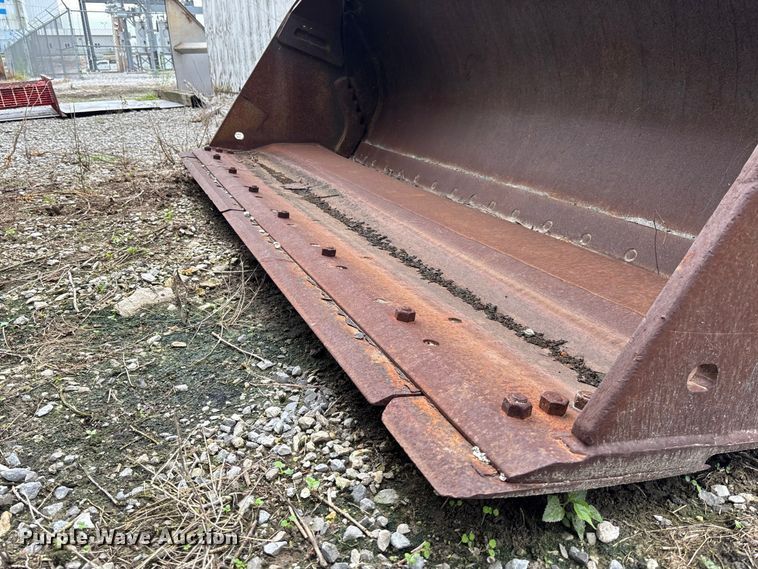 image for item DZ4637 Martin 4-in-1 wheel loader bucket