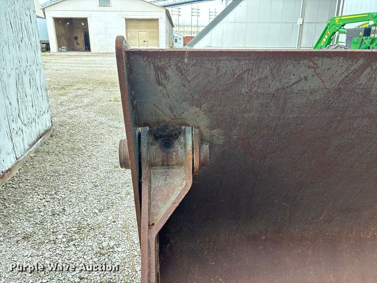 image for item DZ4637 Martin 4-in-1 wheel loader bucket