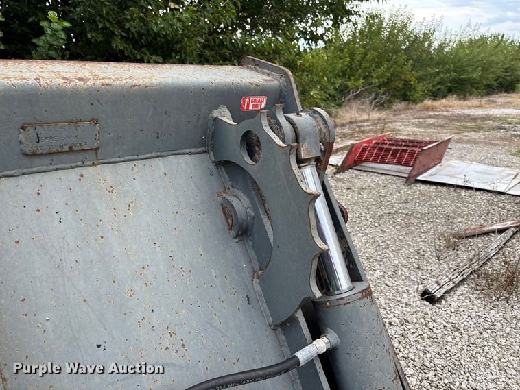 image for item DZ4637 Martin 4-in-1 wheel loader bucket