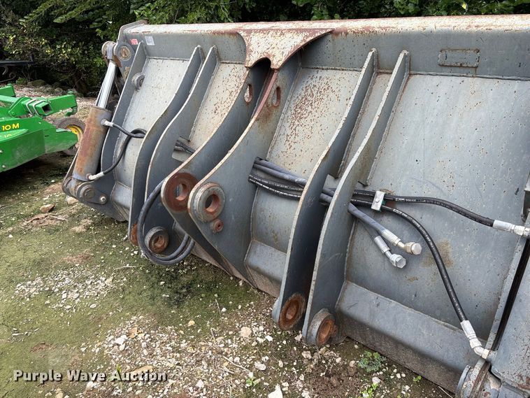 image for item DZ4637 Martin 4-in-1 wheel loader bucket