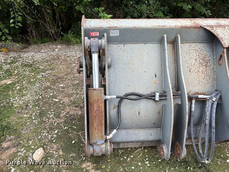 image for item DZ4637 Martin 4-in-1 wheel loader bucket