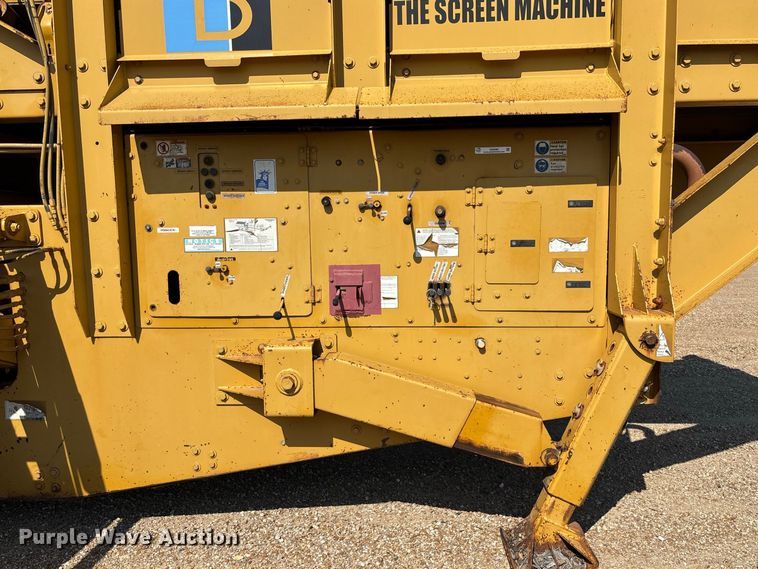 image for item DZ4685 2005 Screen Machine 621T trommel screen