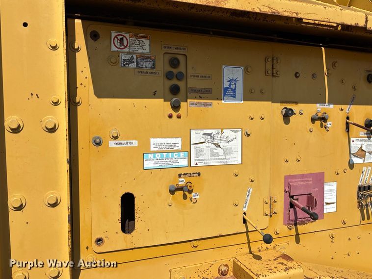 image for item DZ4685 2005 Screen Machine 621T trommel screen