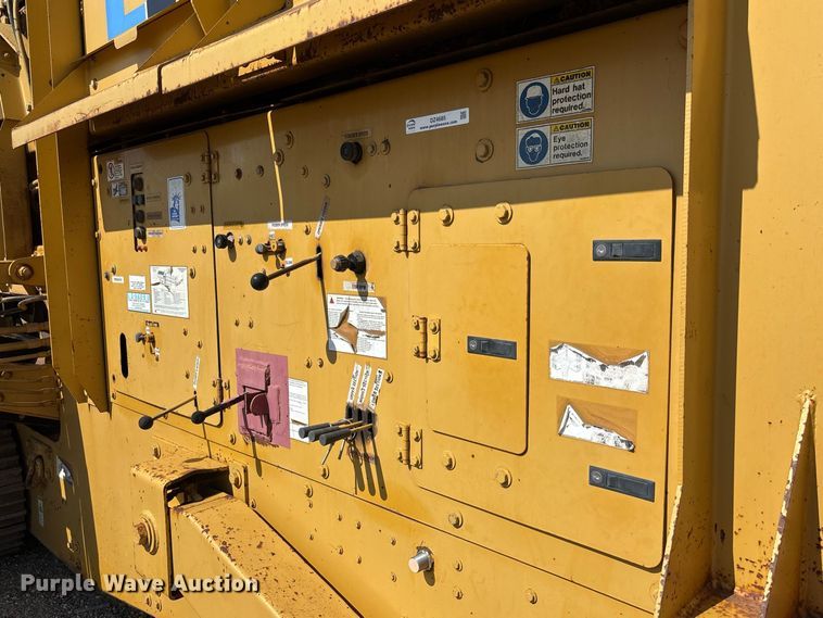 image for item DZ4685 2005 Screen Machine 621T trommel screen