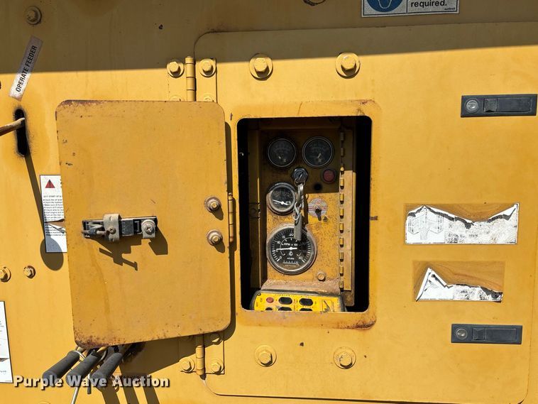image for item DZ4685 2005 Screen Machine 621T trommel screen