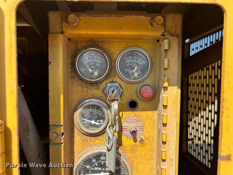 image for item DZ4685 2005 Screen Machine 621T trommel screen