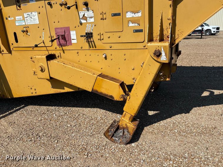 image for item DZ4685 2005 Screen Machine 621T trommel screen