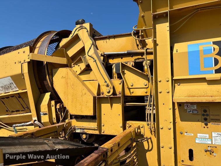 image for item DZ4685 2005 Screen Machine 621T trommel screen