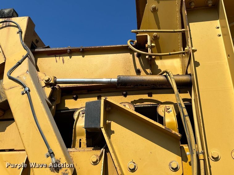 image for item DZ4685 2005 Screen Machine 621T trommel screen
