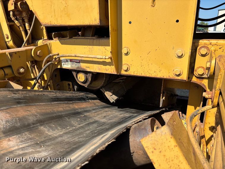 image for item DZ4685 2005 Screen Machine 621T trommel screen