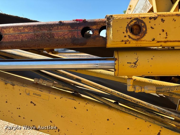 image for item DZ4685 2005 Screen Machine 621T trommel screen